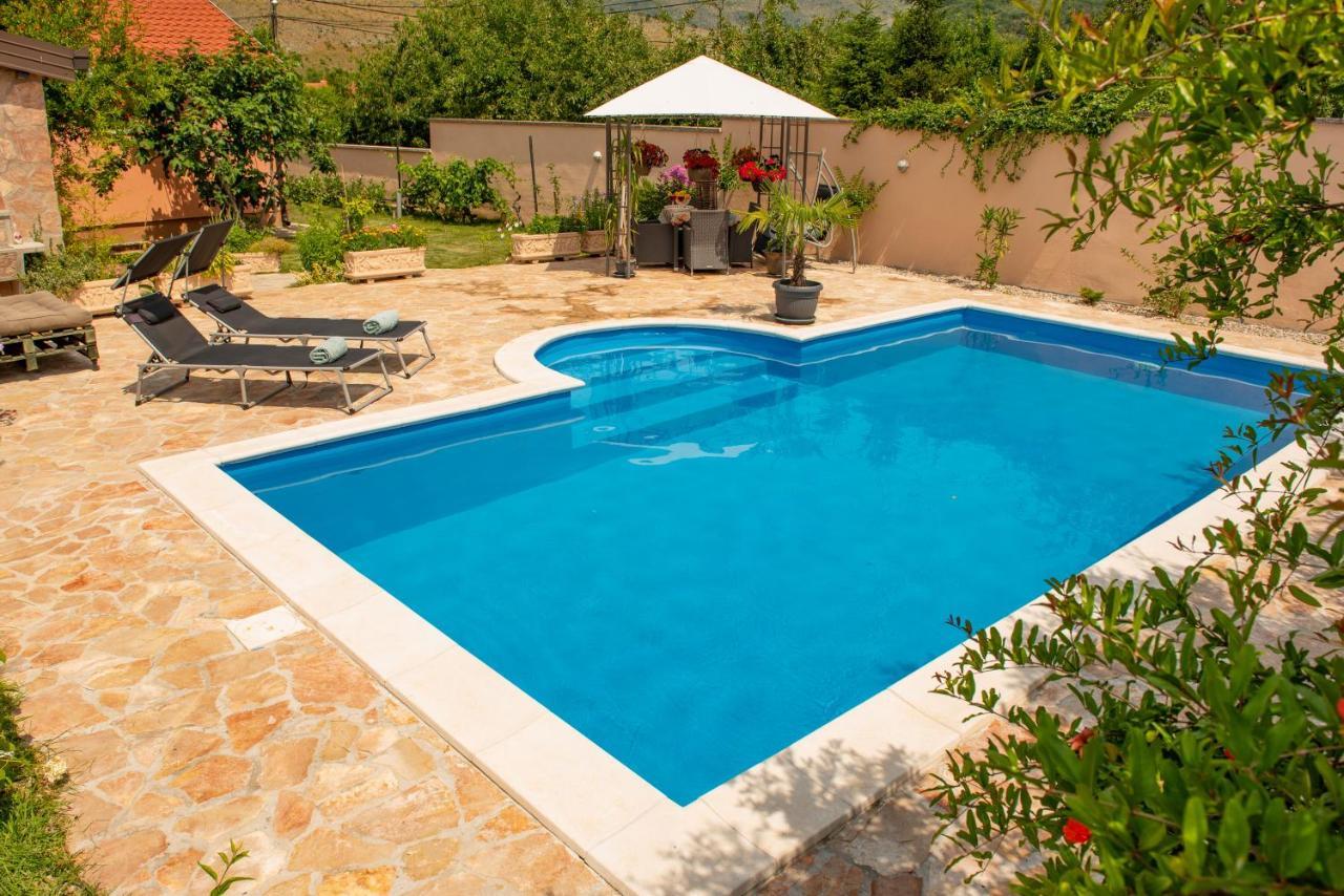 מוסטר Villa Bella מראה חיצוני תמונה