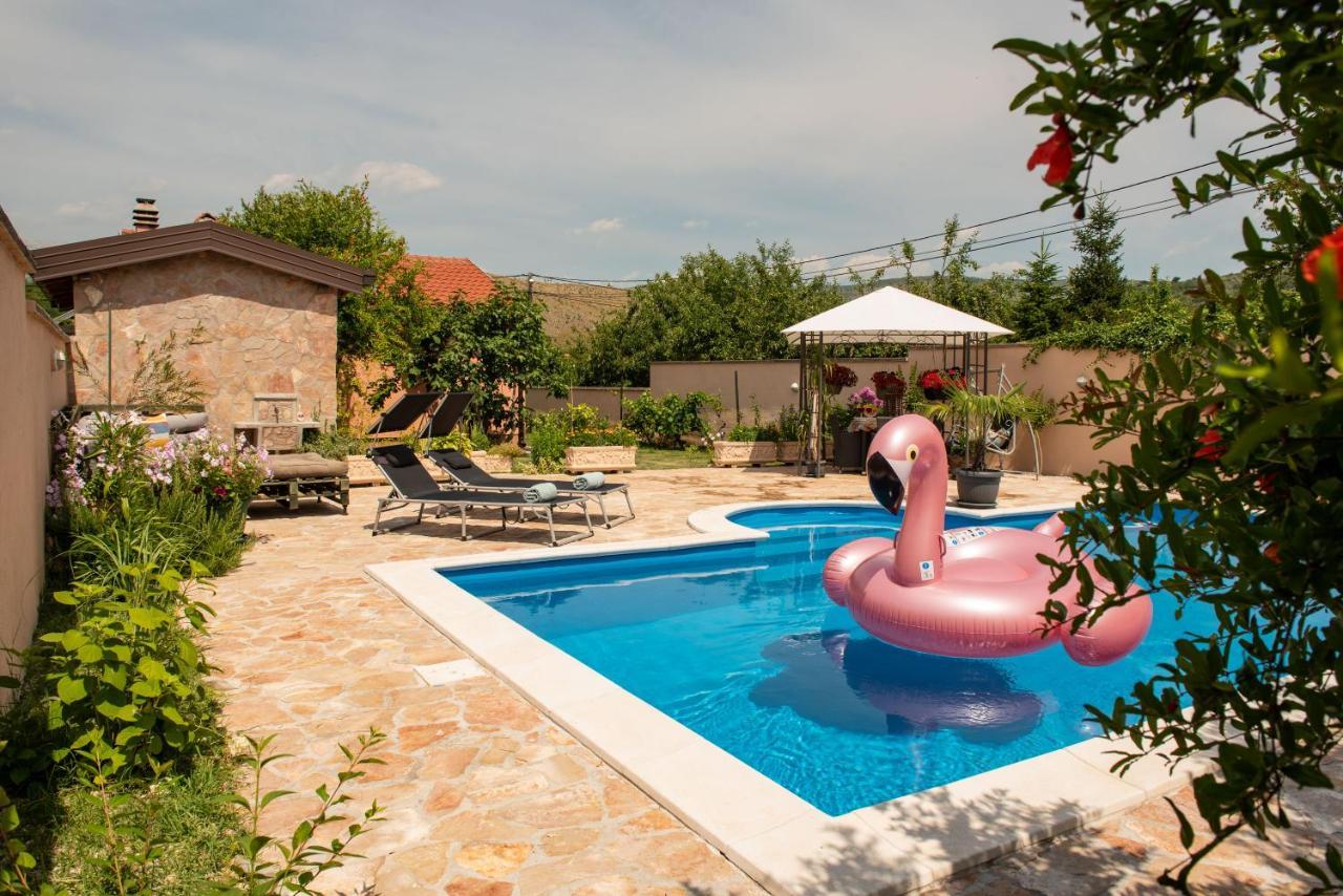מוסטר Villa Bella מראה חיצוני תמונה