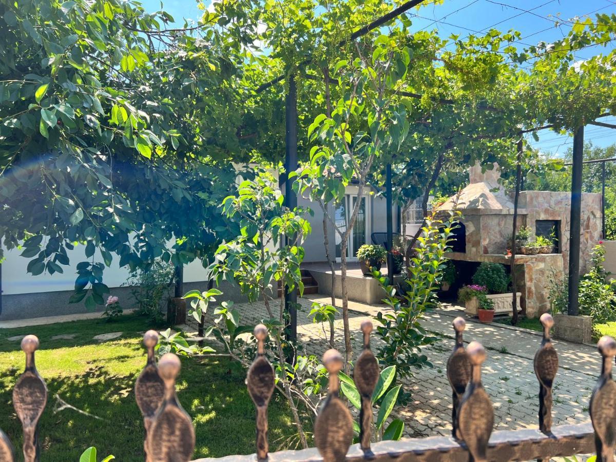 מוסטר Villa Bella מראה חיצוני תמונה