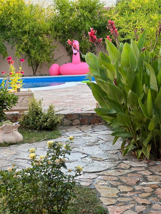 מוסטר Villa Bella מראה חיצוני תמונה